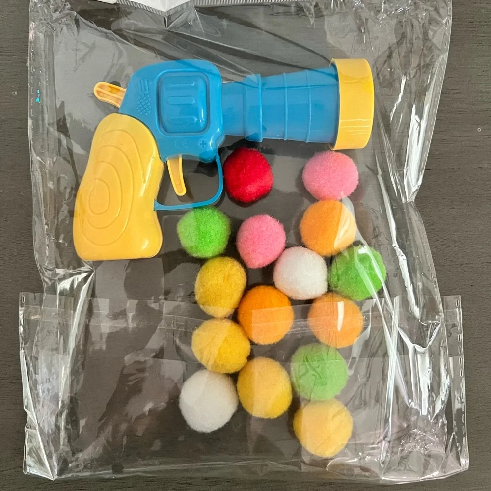 Cat toy Pom Pom launcher